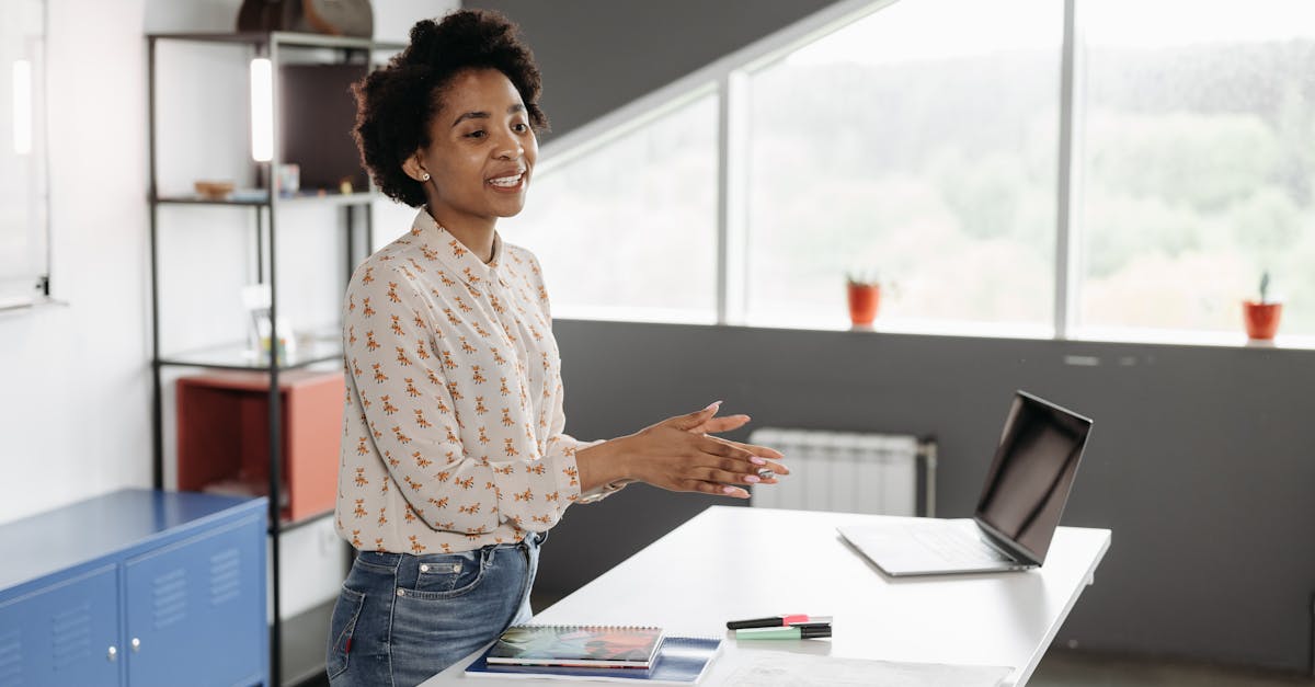 apprenez les techniques d'écoute active pour améliorer vos compétences en communication, renforcer vos relations personnelles et professionnelles, et favoriser un environnement d'échange ouvert et constructif.