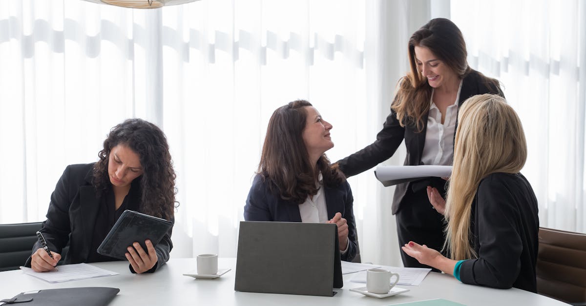 découvrez les avantages de la formation en cours d'emploi (on-the-job training), une méthode efficace pour acquérir des compétences pratiques tout en travaillant. optimisez votre parcours professionnel grâce à un apprentissage adapté et immersif.