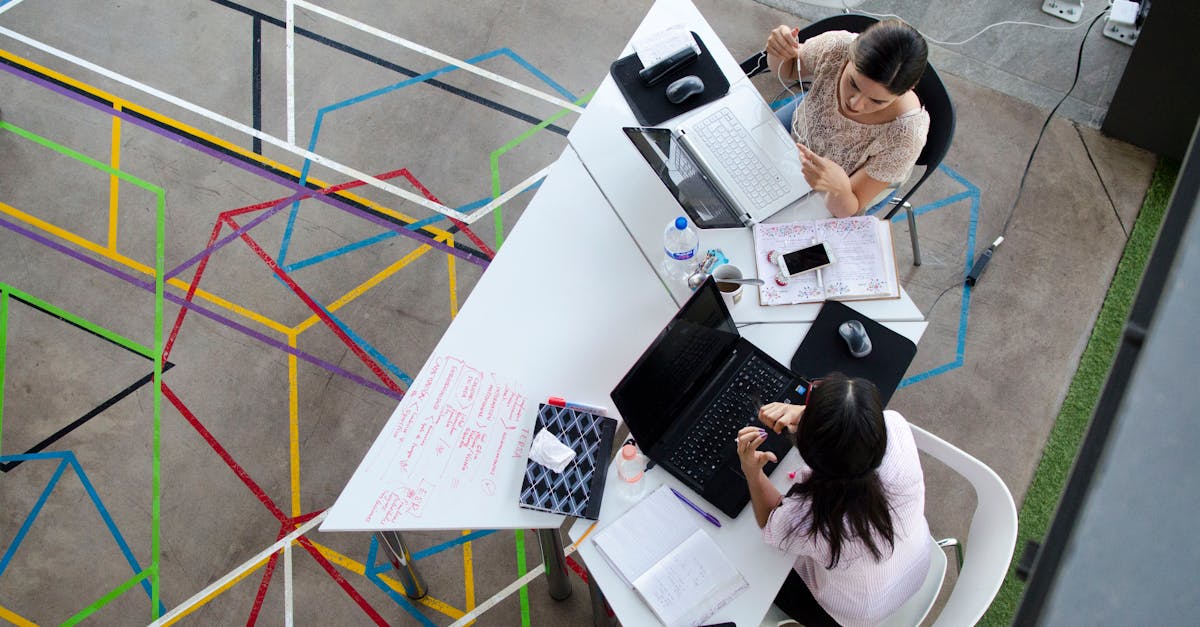 découvrez l'art du networking pour développer vos relations professionnelles, échanger des idées et saisir des opportunités. apprenez des stratégies efficaces pour construire un réseau solide et propice à votre succès.
